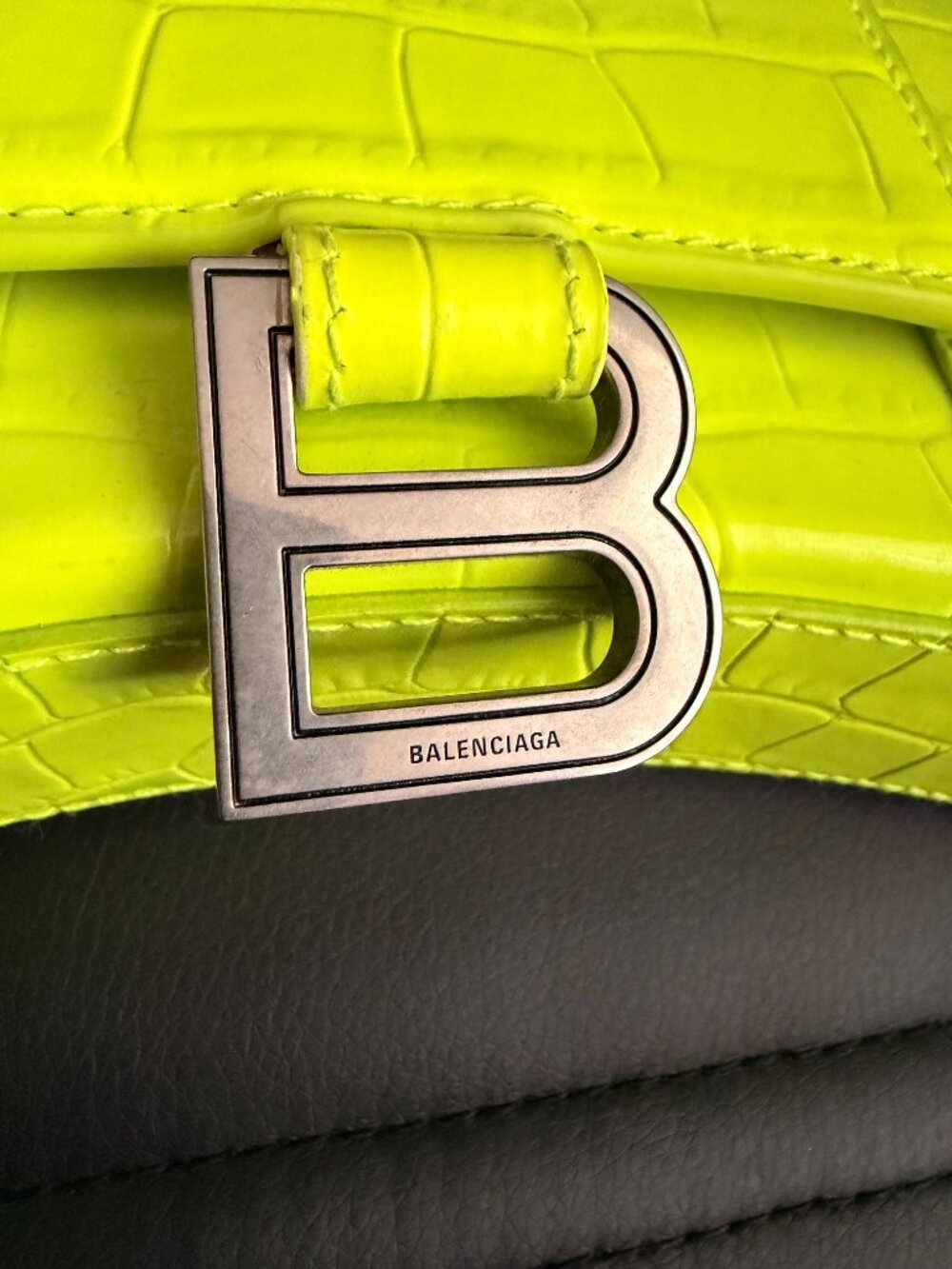 Balenciaga Hourglass Wallet On Chain - Picture 2 of 12